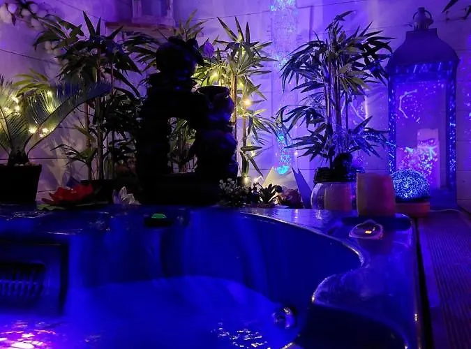 La chaumière de la forêt enchantée, week end insolite, avec jacuzzi privatif dans espace bien etre, et source dans le jardin Besse-sur-Issole