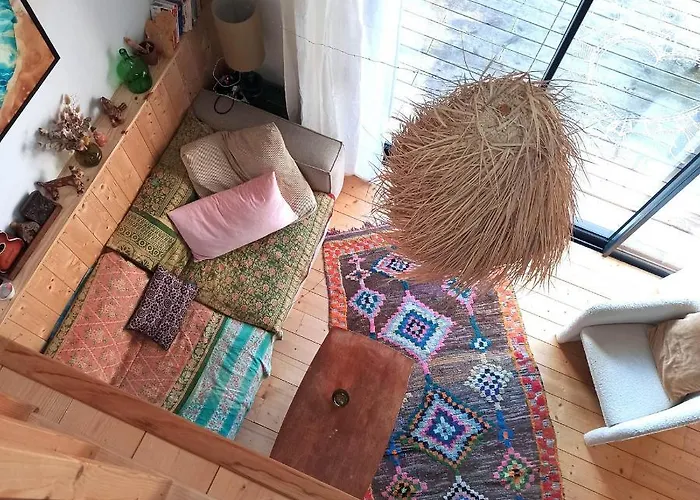 Chambre dans atelier d'artiste Le Mans