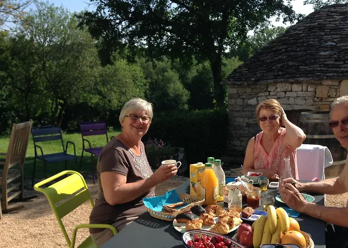 Bed and Breakfast les roulottes du LOT à Gramat