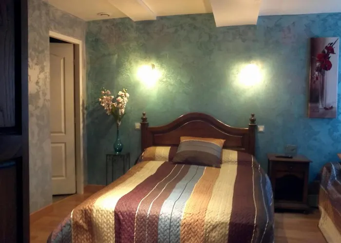 Au Pied du Chateau Lourdes