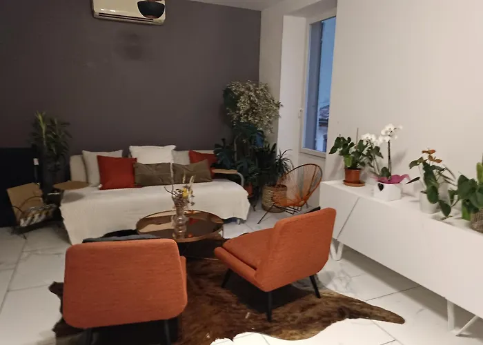 Alpinias Bed And Breakfast Marseille