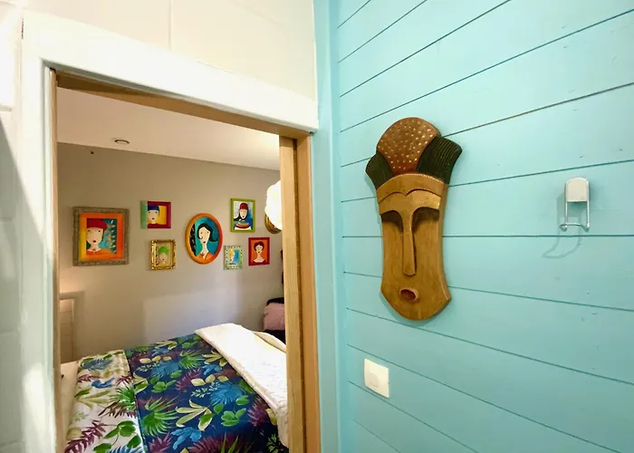 Domaine Ô Clair de Lune - Chambres d'Hôtes et Gîtes à Sarlat - Accès Cité Médiévale 5 minutes à pied - Parking - SPA&Massages en option - Piscine de saison