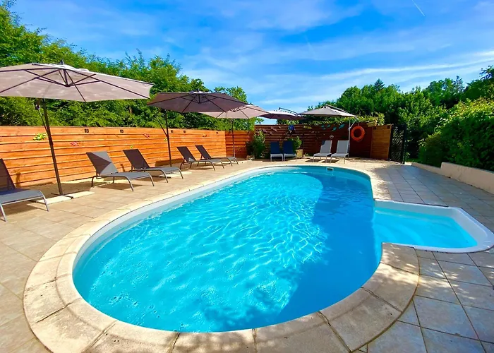Domaine Ô Clair de Lune - Chambres d'Hôtes et Gîtes à Sarlat - Accès Cité Médiévale 5 minutes à pied - Parking - SPA&Massages en option - Piscine de saison