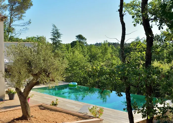 Sous les oliviers - Studios climatisés de standing tout-équipés Saint-Maximin